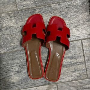 EUC Red slipper sandal size 38 (7-7.5)